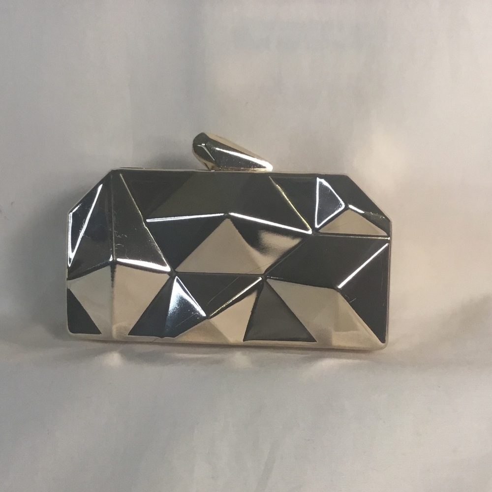 Chic Geometric Gold Wristlet